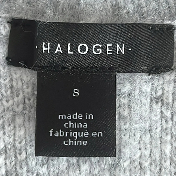 Halogen Oversized V Neck Big Plaid Sweater in Gray & White - Size Small - Picture 4 of 4